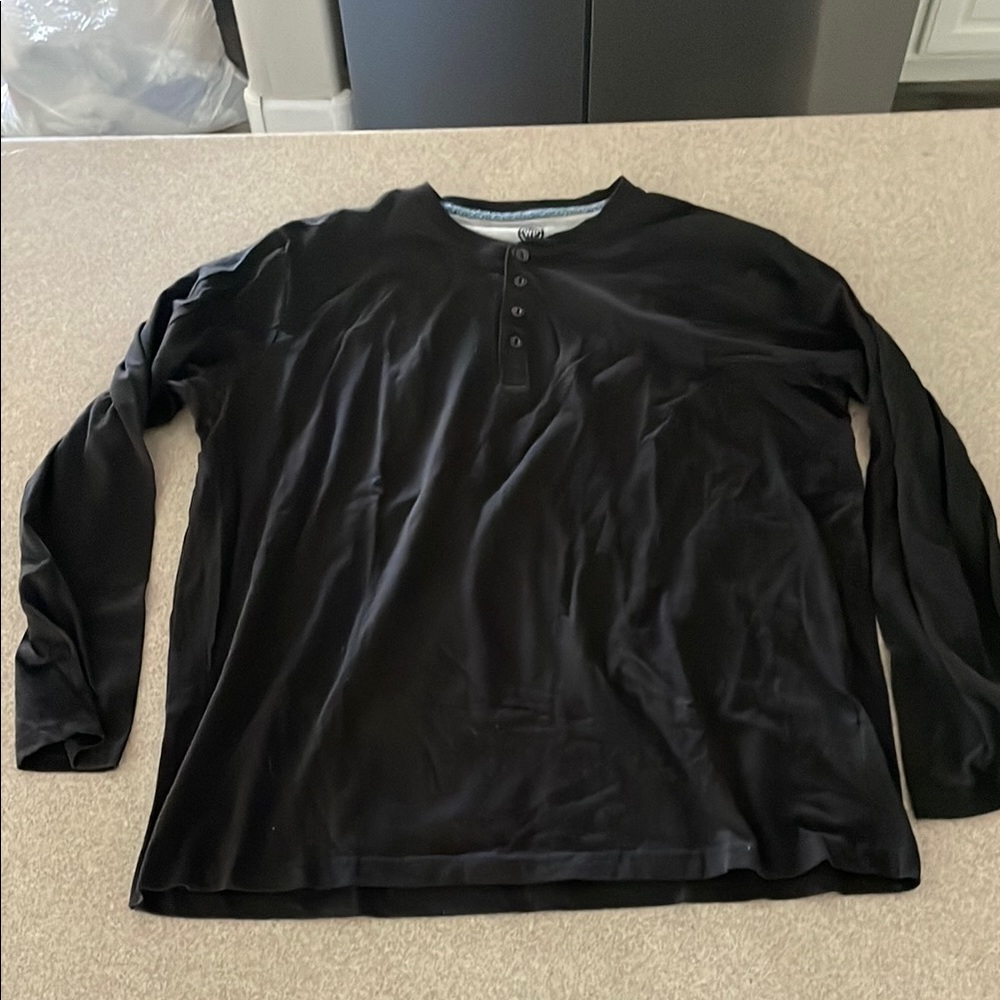 .Weatherproof Black Long Sleeve Tee with Crew Neck.